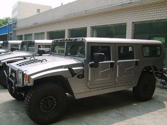 도로 군용 차량 정찰 순찰 명령 경찰차 두 배 줄 4x4 150HP 떨어져