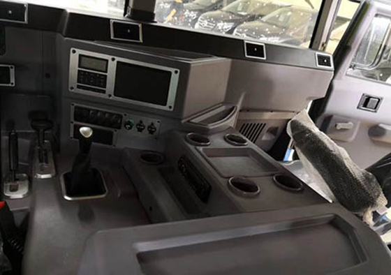 도로 군용 차량 정찰 순찰 명령 경찰차 두 배 줄 4x4 150HP 떨어져