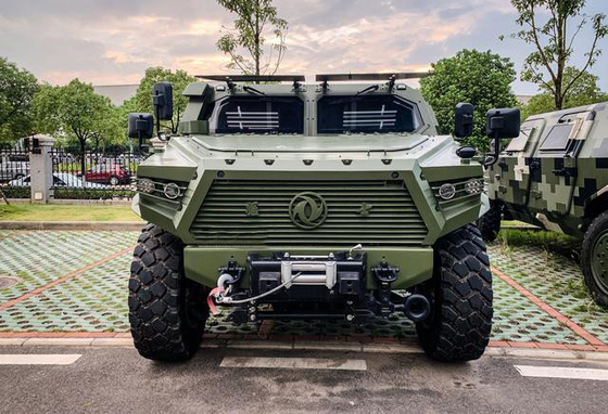 중국은 도로 군용 차량 6x6 300hp 전장 장비에서 방탄 관례를 방어합니다