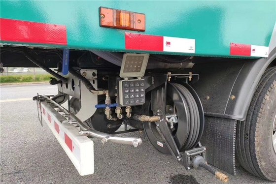 디젤 엔진 자치 도시 위생 트럭 4x2 130 HP 차축 거리 3300 밀리미터 환경 미화원 트럭
